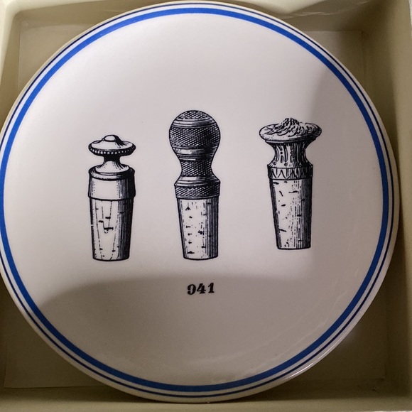 Williams Sonoma Adorable Antique Illustration Cocktail Plates - Set of Four - Picture 13 of 17